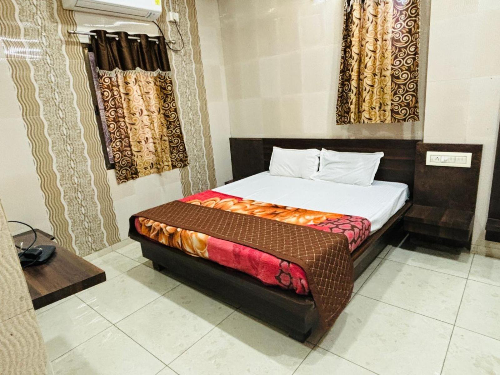 Hotel Shree Nath - 200 Meters From Dwarkadhish Temple Exteriér fotografie